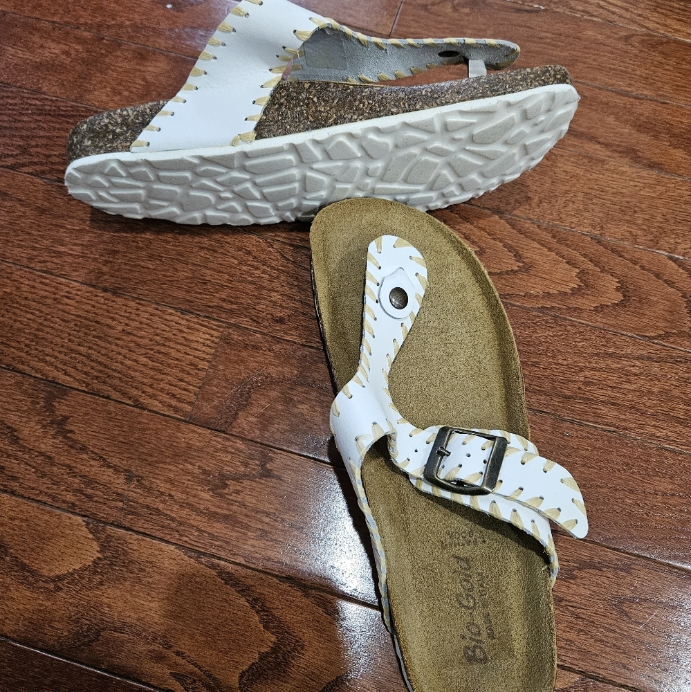 Sandals - Picture 2 of 3